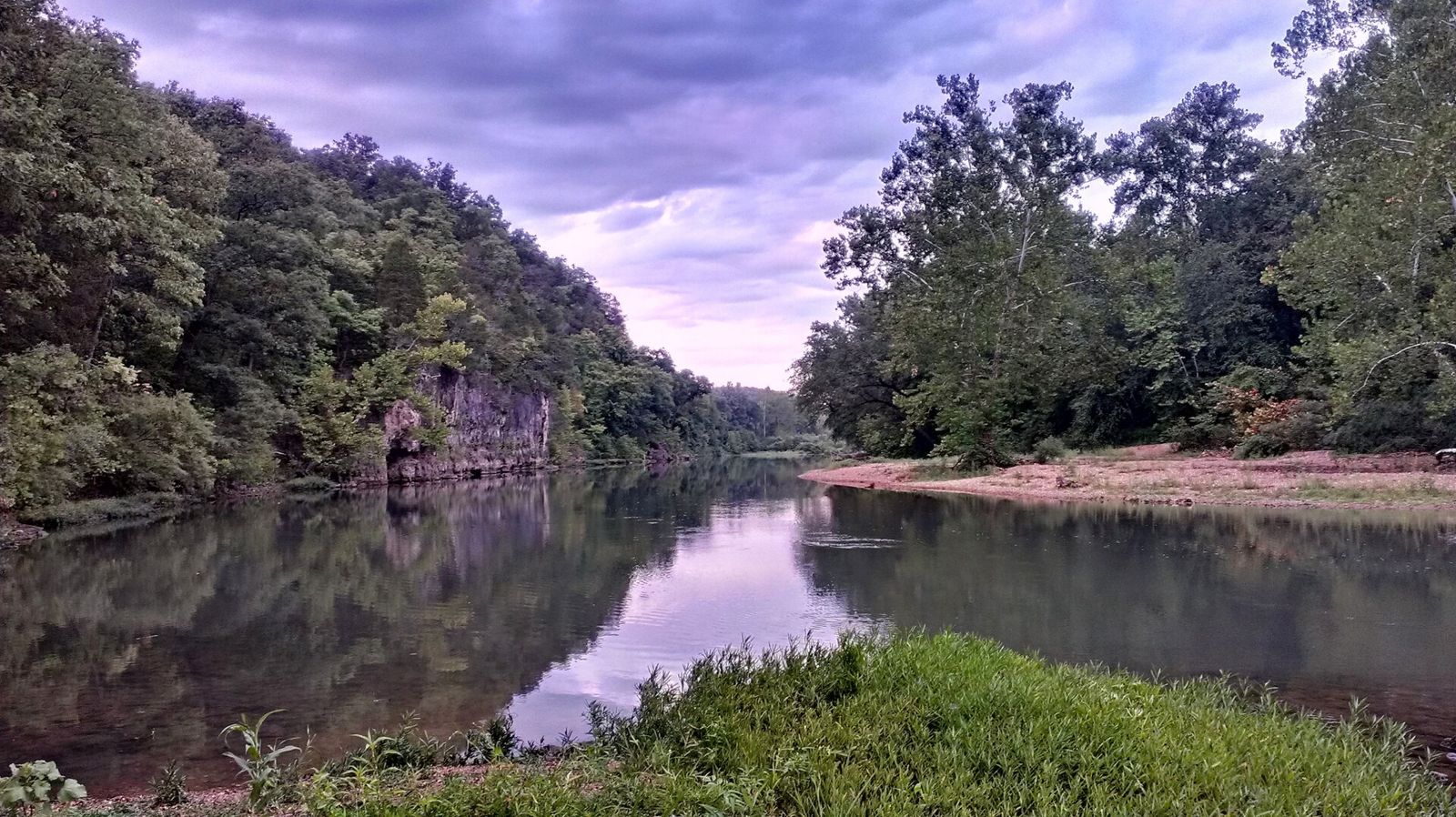 The Meramec River bending between wooded Missouri bluffs